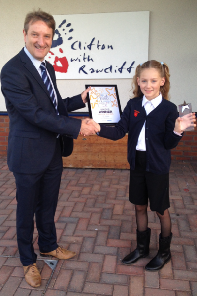 Jazlyn receives award from teacher