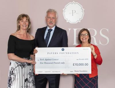Sue and Graham Paver present the £10,000 cheque to Julie Russell