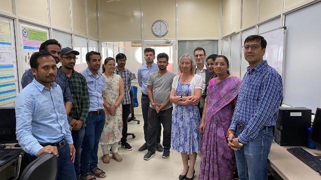Professors Smith and Southgate visit Indian scientists in their lab